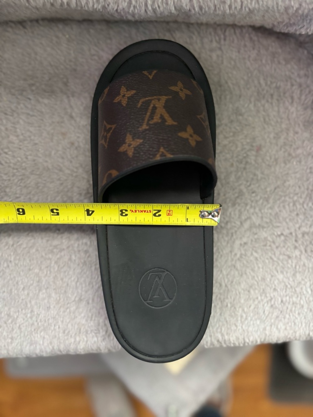 Louis Vuitton Monogram Brown and Black Slides - Picture 10 of 10